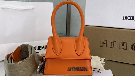 
				Jacquemus - Bag
				táskák